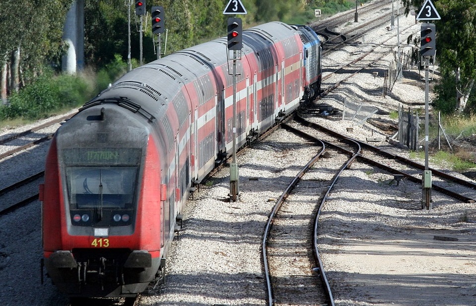 Israel Railways train, source: Wikipedia