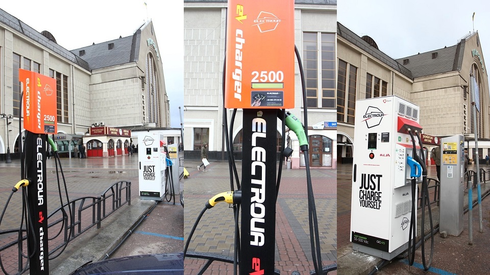 EV charging points at Kyiv-Passenger railway station, source: ElectroUA