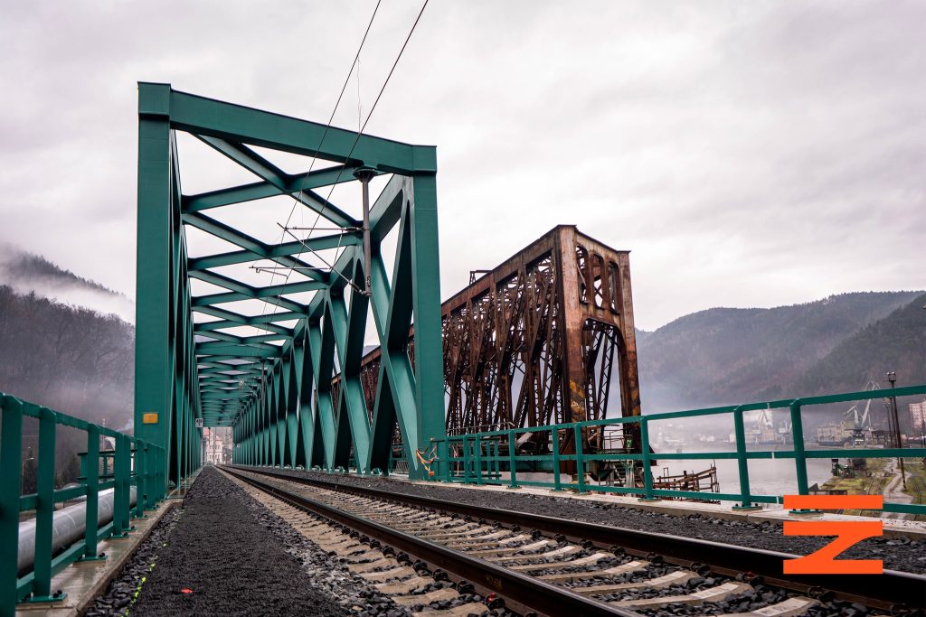 The new bridge in Děčín over the Elbe next to the old structure