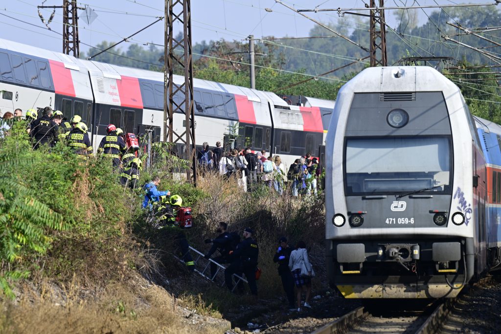 Collision of two passenger trains in Prague