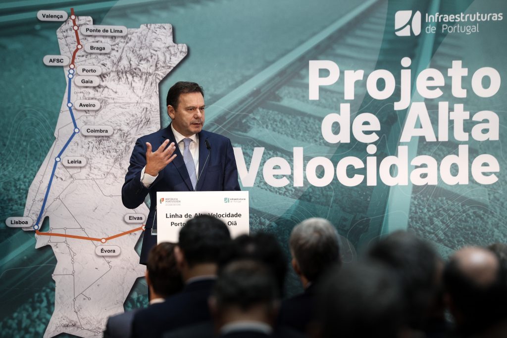 Portugal Prime Minister Luís Montenegro at the ceremony awarding the concession of the High-Speed Rail track between Porto and Oiã.